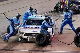 Nascar racing returned sunday after more than two months off due to the coronavirus pandemic that shut the comeback race at darlington raceway in south carolina, dubbed the real heroes 400, was held without driver kevin harvick won sunday's race, nascar said on twitter, making him. Nascar Race At Darlington Live Updates Kevin Harvick Wins Charlotte Observer
