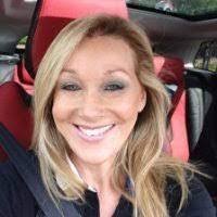 Dee Barrett's Instagram, Twitter & Facebook