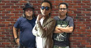 Dajjal diyakini merupakan seorang manusia yang sudah hidup sejak zaman nabi ibrahim dan karena alloh menangguhkan ajalnya (seperti halnya iblis) ia tetap masih hidup hingga saat ini, dipenjarakan di sebuah tempat yang masih menjadi misteri. Yabang Org