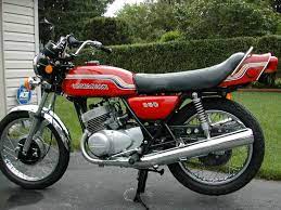 Aslinya motor ini pertama kali diproduksi oleh kawasaki pada tahun 1976 dengan nama kz200. 1972 Kawasaki S2 350 æ—§è»Šãƒã‚¤ã‚¯ ã‚«ãƒ¯ã‚µã‚­ æ—§è»Š