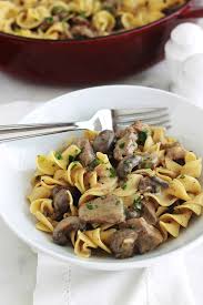 Delicieux Plat Facile Et Rapide Des Nouilles Au Boeuf Sauce Stroganoff Du Steak De Boeuf Emince Dans Une Sauce Nouilles Au Boeuf Recette Plat Simple Et Bon