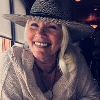 Sonya Cox's Instagram, Twitter & Facebook