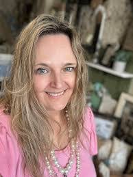 Betty Redden's Instagram, Twitter & Facebook