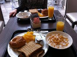 Just jump on the underground to westfield shopping centre. La Colazione Picture Of Holiday Inn Express Earls Court London Tripadvisor