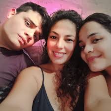 Yo en el baño pensando en los misterios del universo. (Se me olvidó el  celular)🌌