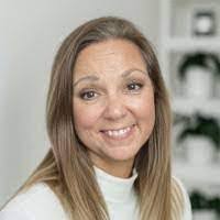 Lisa Fendley's Instagram, Twitter & Facebook