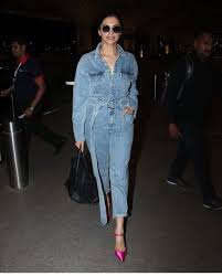 Deepika Padukone Rocks An All Denim Jumpsuit Like A Pro As She Jets Off To New York For Met Gala 2019 Hungryboo Denim Jumpsuit Outfit Denim Jumpsuit Deepika Padukone Style