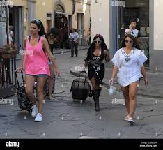 Jenni JWoww Farley, Nicole Snooki Polizzi and Deena Nicole Cortese Jersey  Shore cast members pick up their fresh laundry from the Laundromat with  their suitcases. Florence, Italy - 25.05.11 Stock Photo - Alamy
