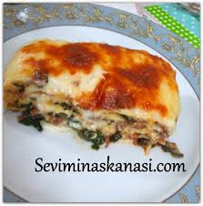Lazanya, çok duyulan ama bir makarna çeşidi olduğu az bilinen bir yemektir. Lazanya Tarifi