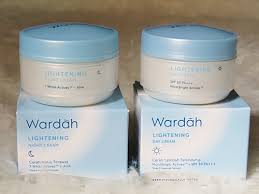 Berikut ini urutan pemakaian skincare yang benar untuk pagi dan malam hari beserta tetapi, selain pemilihan produk yang tepat, urutan penggunaan skincare juga harus diperhatikan, toppers. Urutan Pemakaian Wardah Lightening Series Yang Benar Uni S Stories