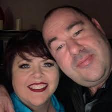 Are men allowed to wear sandals at restaurant for dinner or only closed  toed shoes?