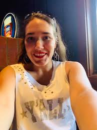 Witch or goblin? 🧙🏼‍♀️🧌