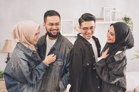 Www.tokogamissyari.com adalah pusat gamis syar'i online. Gamis Ala Adik Syahrini Ini Tips Pakai Baju Lebaran Kompak Kakak Beradik Ala Syahrini Sampai Nagita Slavina Womantalk