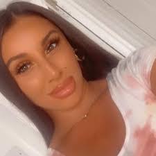 Naomi Noble's Instagram, Twitter & Facebook