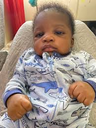 My baby boy is 1 month! Thank you God! 😍🙏🥂