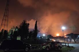 Kilang minyak pt pertamina ru vi yang berada di balongan, kabupaten indramayu, jawa barat, terbakar pada senin dini hari. 4xv9jpbow78yqm