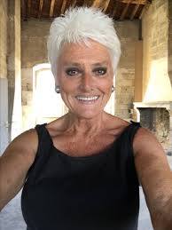 Instead of pulling your roots flat as long lengths can do, this lightweight crop allows for plenty of bounce and natural volume. Kurz Und Schon Short Hair Styles Short Thin Hair Spiked Hair