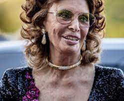 Sofia sophia loren (born september 20, 1934) is an italian actress. Actriz Italiana Sofia Loren Vuelve A La Pantalla Grande Tras 10 Anos De Su Alejamiento Y Con 84 Anos De Edad La Dirigira Su Hijo