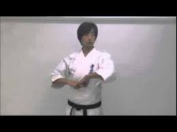 裏拳左右打ち 極真空手基本 動画 極真空手大百科 youtube 極真空手 真空 基本