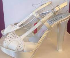 Nell'atelier di elena pignata in via catania 16 torino potrai trovare un vasto assortimento di scarpe da sposa e cerimomonia. Alexandraeffe Scarpe Da Cerimonia Napoli Lemienozze It