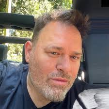 Jonathan Allgood's Instagram, Twitter & Facebook