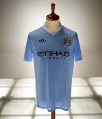 Deswegen sind 17 mios auch viel zu wenig wenn man betrachtet wo reina steht. Manchester City Home Shirt 2011 12