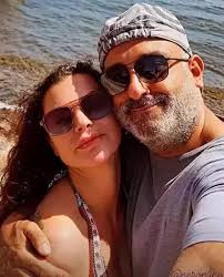 ESKİ EŞİYLE BULUŞTU! Nez ile ayrılan Rüştü Onur Atilla, Sinem Ayyıldız'la  okula başlayan oğulları için bir araya geldi