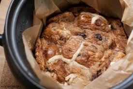 Slow Cooker Bread Pudding With Hot Cross Buns Recipe Slow Cooker Bread Slow Cooker Bread Pudding Pudding Recipes