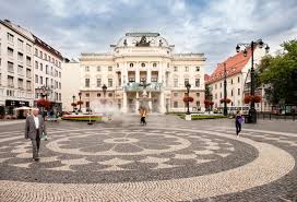 Una laurea del programma di studi informatici applicati acquisisce. Bratislava Un Giorno Nella Capitale Della Slovacchia