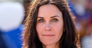 Today courteney cox's net worth is estimated to be roughly $150 million, making her one of the richest actresses in the industry. Pin Auf Dollhouse