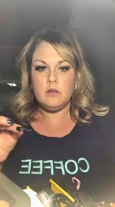 Let's do some makeup at 11pm 😳😳