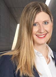 Maxine Hauser's Instagram, Twitter & Facebook