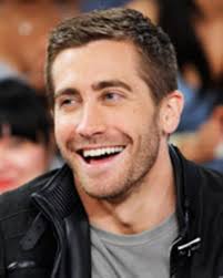 Jake gyllenhaal is the latest star to weigh in on the bathing debate dax shepard, kristen bell, ashton kutcher, mila kunis and now jake gyllenhaal: Jake Gyllenhaal Starportrat News Bilder Gala De