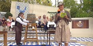 Das publikum im #fernsehgarten war auch schon besser drauf #dsds pic.twitter.com/eqptm0agyj. Zdf Fernsehgarten Moderatorin Andrea Kiewel Betritt Die Buhne Und Die Zuschauer Lastern Sofort Express De