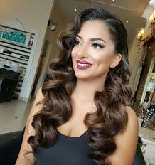 50er Jahre Frisur Wasserwellen Lange Lockige Blonde Haare Schwarze Bluse In 2020 Vintage Frisuren Wasserwellen Frisur Lange Haare