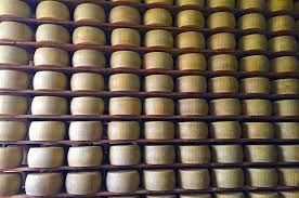 Il grana, infatti, è più morbido e dolce, mentre il parmigiano è più sapido e corposo. Parmigiano Contro Grana Trova Le Differenze Dissapore