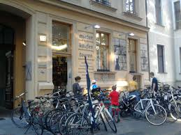 Fahrradladen Am Kollwitzplatz Im Prenzlauer Berg Berlin Prenzlauer Berg Places To Travel
