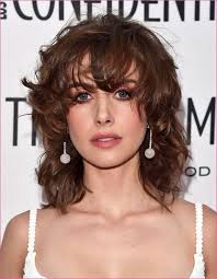Genial Frisuren Mittellang Stark Gestuft In 2020 Frisuren Halblang Frisuren Feines Haar Frisuren Lange Haare Ovales Gesicht
