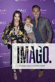 Kyle Stefanski with partner Julie Barzman and son Oliver at the Rhonda s  Kiss Good Fortune