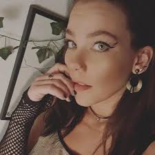 Larissa Lang (@larysaemusic) • Threads, Say more