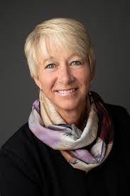 Carol Hinshaw's Instagram, Twitter & Facebook