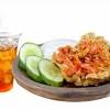 Sambal merupakan salah satu pelengkap makanan yang tidak boleh dilupakan. 3
