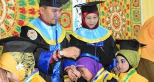 Selamat wisuda, aku harap kau tetap rendah hari dengan gelar yang telah kau dapatkan. Ucapan Graduation Untuk Anak Tk Nusagates