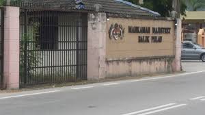 .kompaun sebanyak rm 2,500 oleh mahkamah majistret balik pulau setelah mengunjungi sebuah pusat konvensyen ketika dalam kuarantin wajib. Penang Kini Bangunan Bekas Mahkamah Balik Pulau Ini Kini Facebook