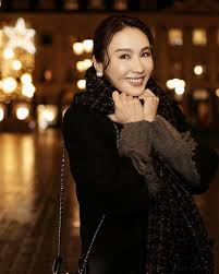 53歲黎姿近照曝光相隔24年扮蒙古郡主趙敏晒凍齡外貌網民激讚：吃 ...