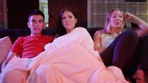 A hot sister does not mind sharing her boyfriend with her sister - SexVid. xxx