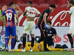 Vaclik joined sevilla from basel in 2018 and quickly established himself as first choice, making 66 la liga starts during his first two seasons. Sevilla Keeper Vaclik Suffers Knee Ligament Sprain Thescore Com