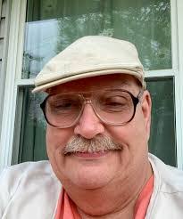 Edmond Bennett's Instagram, Twitter & Facebook