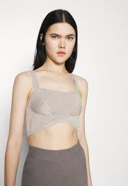 These knitted elastic strap are available at very attractive discounts. Nu In Stefanie Giesinger X Nu In Wide Strap Knitted Bralette Top Beige Zalando De