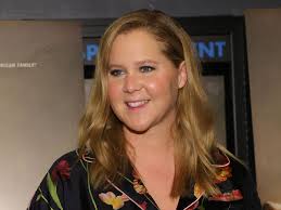 Amy Schumer, tras una liposucción y cirugía de endometriosis